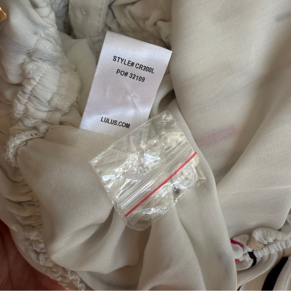 Lulu’s White Off‎ Shoulder Jumpsuit Sz S - Picture 4 of 11